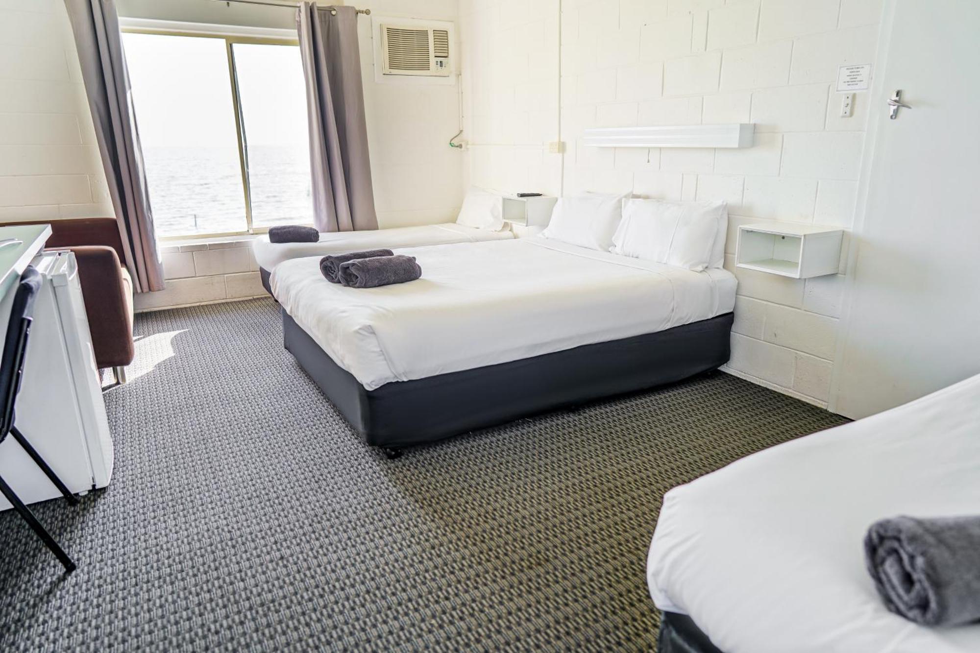 Meningie Waterfront Motel Экстерьер фото