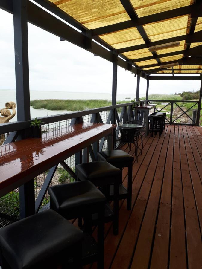 Meningie Waterfront Motel Экстерьер фото